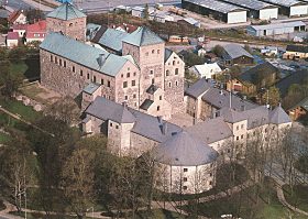 SLOTT.JPG (22073 bytes)